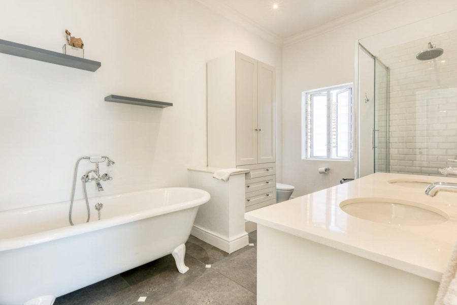 4 Bedroom Property for Sale in Oranjezicht Western Cape